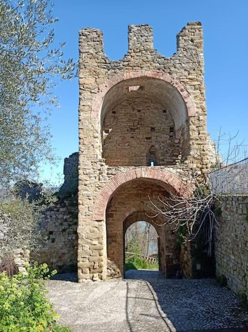הוילה Monte del Lago Il Borgo Antico מראה חיצוני תמונה