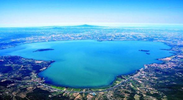 הוילה Monte del Lago Il Borgo Antico מראה חיצוני תמונה